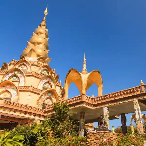 Wat Pha Sorn Kaew — Стеклянная гора